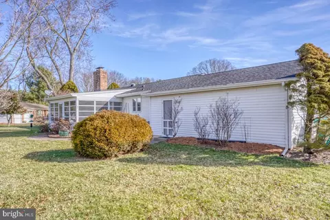 Exterior - 10 N Springview Dr, Dover, DE 19901 photo 6 of 10