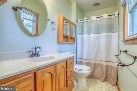 Bath - 10 N Springview Dr, Dover, DE 19901 photo 2 of 2