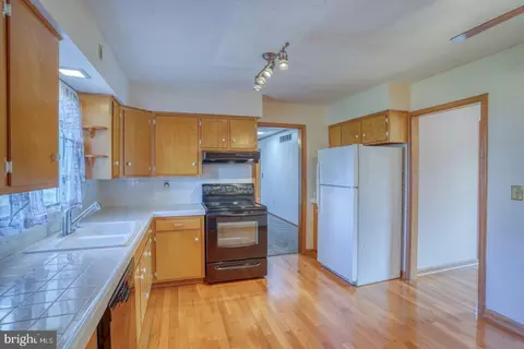 Kitchen - 10 N Springview Dr, Dover, DE 19901 photo 3 of 3