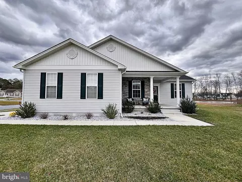 11 Lois Ct, Felton, DE 19943
