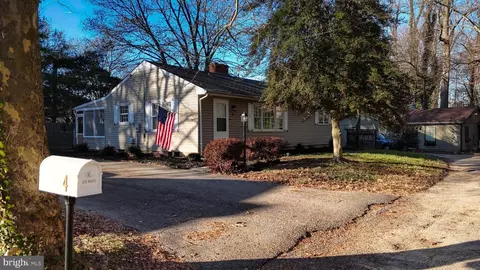 4 Carolee Dr, Dover, DE 19901