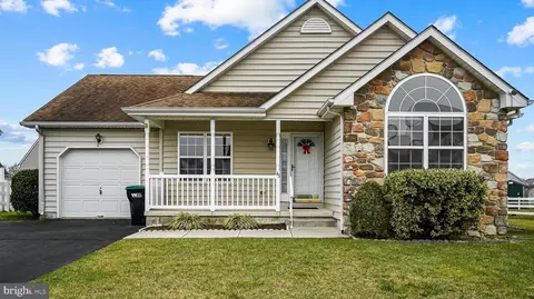 43 Lawrence Ln, Smyrna, DE 19977