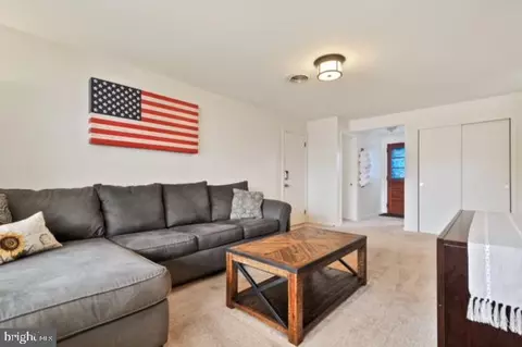 Living - 850 Sunset Ter, Dover, DE 19904 photo 6 of 6