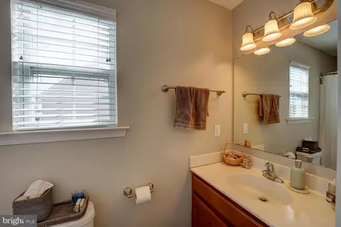 Bath - 327 Paradee Dr, Dover, DE 19904 photo 2 of 4