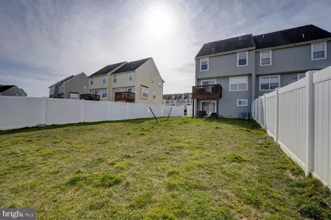 Exterior - 327 Paradee Dr, Dover, DE 19904 photo 10 of 12