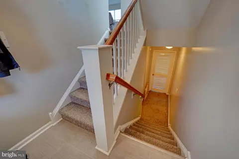 Entry Way - 327 Paradee Dr, Dover, DE 19904 photo 3 of 6