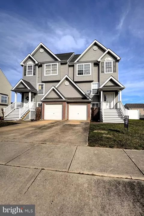 Exterior - 327 Paradee Dr, Dover, DE 19904 photo 2 of 12