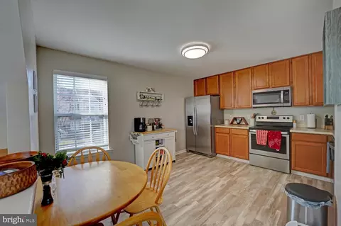 Kitchen - 327 Paradee Dr, Dover, DE 19904 photo 1 of 4