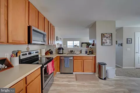 Kitchen - 327 Paradee Dr, Dover, DE 19904 photo 4 of 4