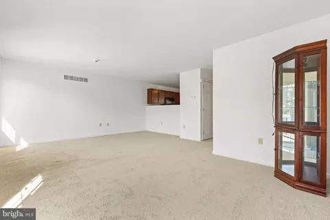 Living - 324 Northdown Dr, Dover, DE 19904 photo 3 of 4