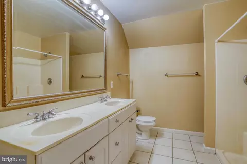 Bath - 243 Greenview Dr, Dover, DE 19901 photo 2 of 3