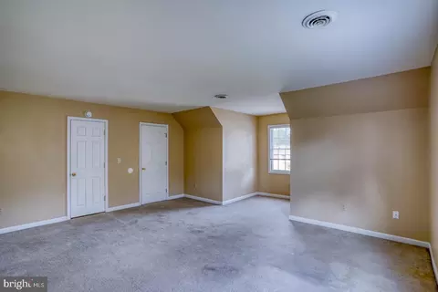 Living - 243 Greenview Dr, Dover, DE 19901 photo 4 of 4