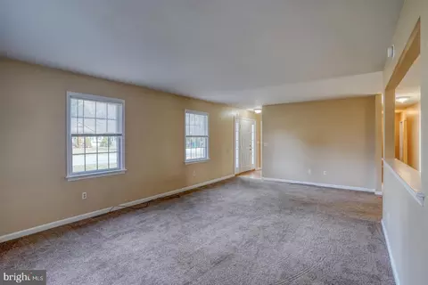 Living - 243 Greenview Dr, Dover, DE 19901 photo 3 of 4