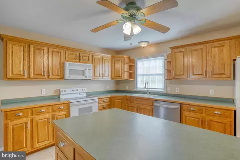 Kitchen - 243 Greenview Dr, Dover, DE 19901 photo 3 of 6