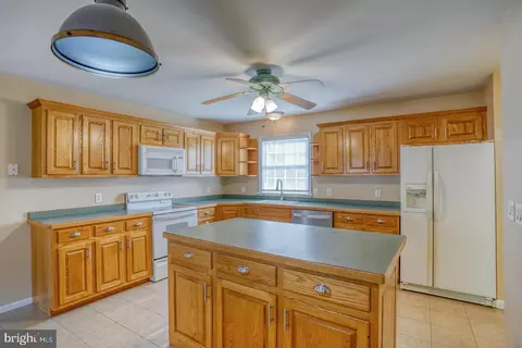 Kitchen - 243 Greenview Dr, Dover, DE 19901 photo 2 of 6
