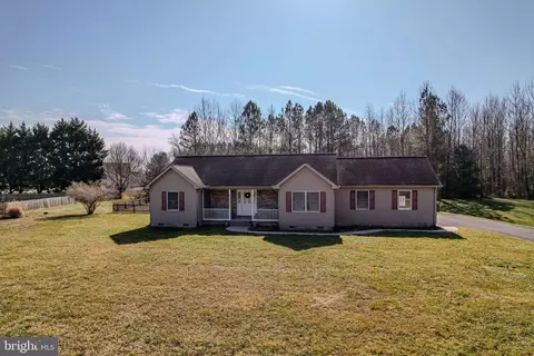 108 Meadow Ridge Pkwy, Dover, DE 19904