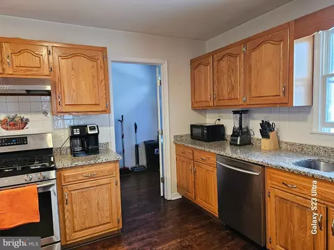 Kitchen - 949 Shank Rd, Dover, DE 19904 photo 8 of 9