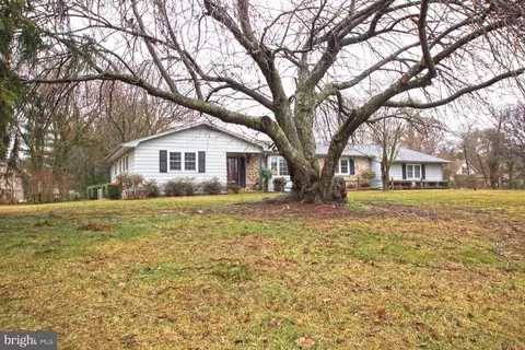 Exterior - 270 N Old Mill Rd, Dover, DE 19901 photo 4 of 13