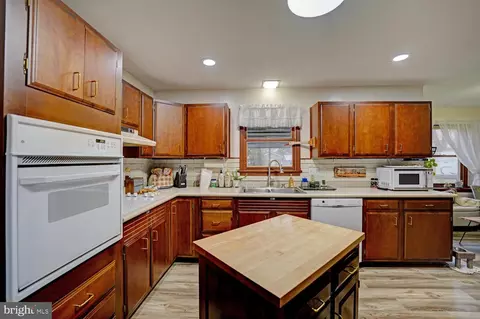Kitchen - 270 N Old Mill Rd, Dover, DE 19901 photo 4 of 7