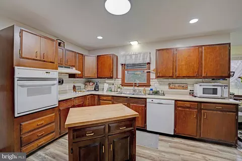 Kitchen - 270 N Old Mill Rd, Dover, DE 19901 photo 5 of 7