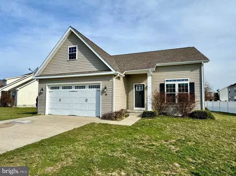 38 Hightide Dr, Frederica, DE 19946