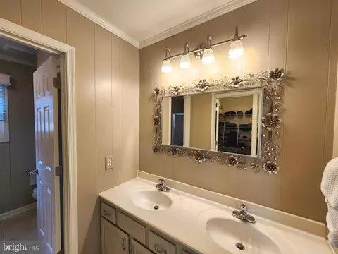 Bath - 8 Hemsted Ct, Dover, DE 19904 photo 1 of 3