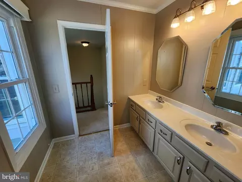 Bath - 8 Hemsted Ct, Dover, DE 19904 photo 3 of 3