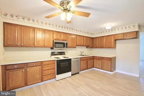 Kitchen - 30 Lost Tree Ct, Dover, DE 19904 photo 2 of 2