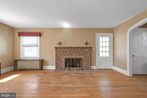 Living - 43 Rodney Rd, Dover, DE 19901 photo 1 of 2