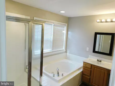 Bath - 112 W Sheldrake Cir, Dover, DE 19904 photo 3 of 5