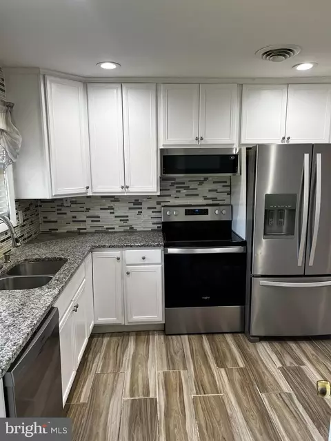 Kitchen - 157 President Dr, Dover, DE 19901 photo 3 of 4