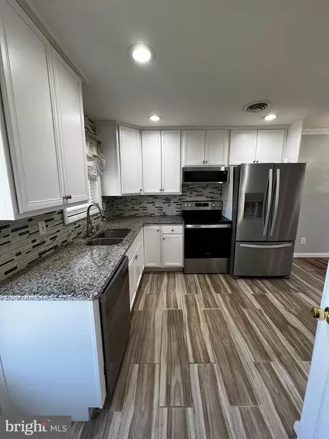Kitchen - 157 President Dr, Dover, DE 19901 photo 2 of 4