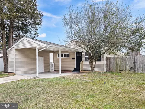 735 River Rd, Dover, DE 19901