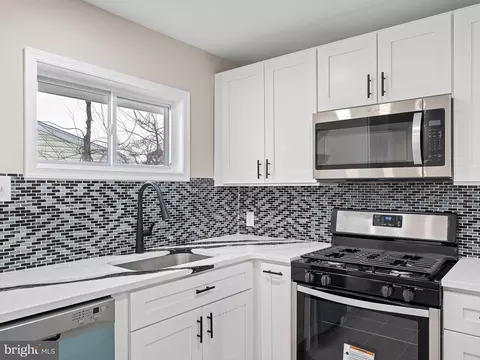 Kitchen - 735 River Rd, Dover, DE 19901 photo 4 of 5