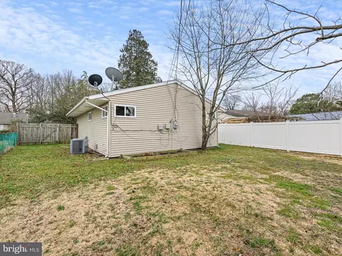 Exterior - 735 River Rd, Dover, DE 19901 photo 6 of 7