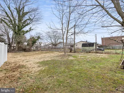 Exterior - 735 River Rd, Dover, DE 19901 photo 4 of 7