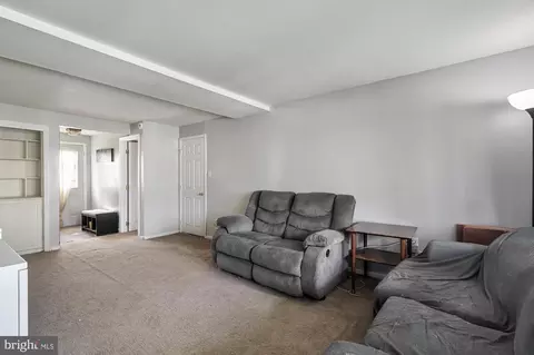 Living - 900 Wilson Dr, Dover, DE 19904 photo 3 of 4