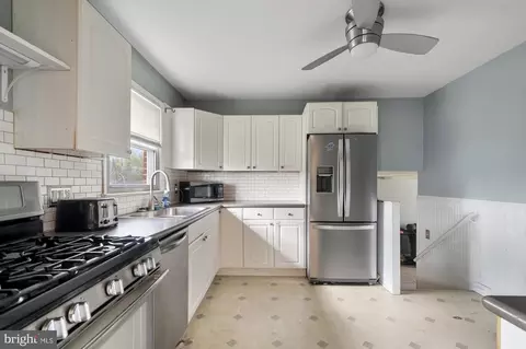 Kitchen - 900 Wilson Dr, Dover, DE 19904 photo 1 of 3