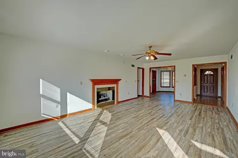 Living - 391 Josie Ave, Dover, DE 19901 photo 1 of 2