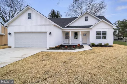 14 W Sewell St, Felton, DE 19943