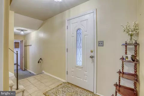 Entry Way - 10 Merion Rd, Dover, DE 19904 photo 2 of 2