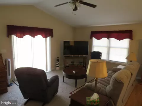Living - 198 N Planters Ln, Dover, DE 19901 photo 2 of 9
