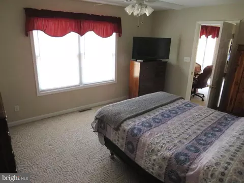 Bedroom - 198 N Planters Ln, Dover, DE 19901 photo 3 of 6