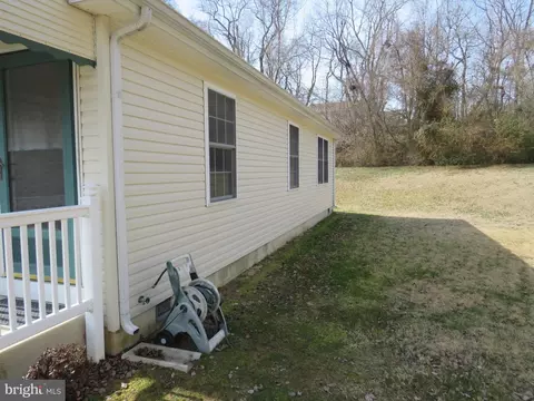 Exterior - 198 N Planters Ln, Dover, DE 19901 photo 6 of 9
