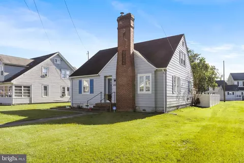 206 Delaware Ave, Harrington, DE 19952