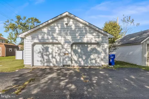 Exterior - 206 Delaware Ave, Harrington, DE 19952 photo 12 of 14