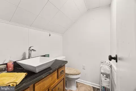 Bath - 206 Delaware Ave, Harrington, DE 19952 photo 3 of 3