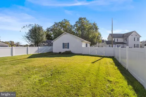 Exterior - 206 Delaware Ave, Harrington, DE 19952 photo 4 of 14
