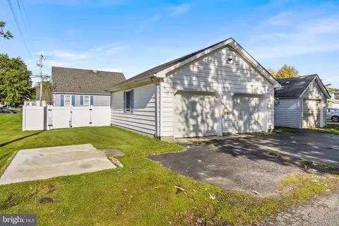 Exterior - 206 Delaware Ave, Harrington, DE 19952 photo 3 of 14