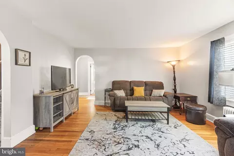 Living - 206 Delaware Ave, Harrington, DE 19952 photo 4 of 5